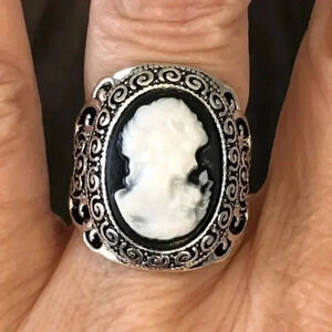 Black & White Ornate Vintage Style Cameo Lady Portrait Crystal Silver Ring
